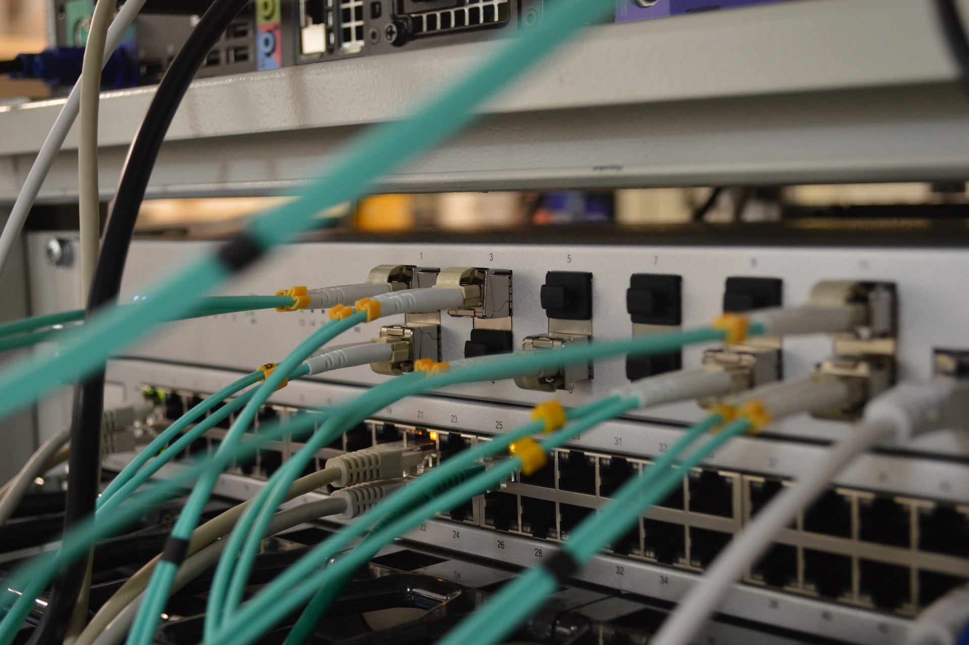 Kur duhet të konsideroni përdorimin e hostimit të përbashkët (shared hosting) për uebfaqen tuaj